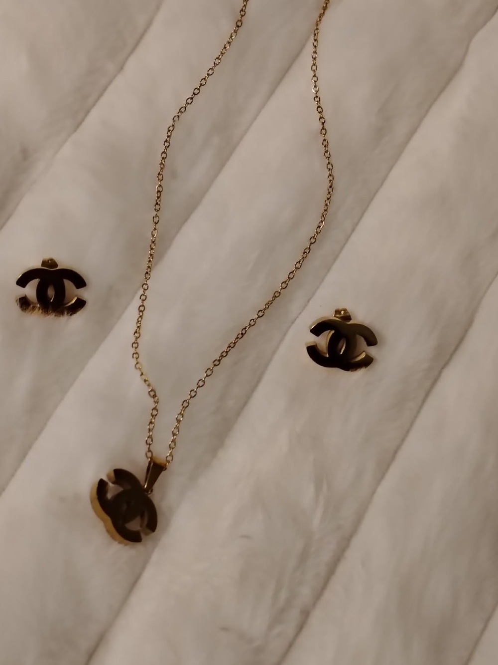 Gold  Interlocking  Necklace with Matching Studs